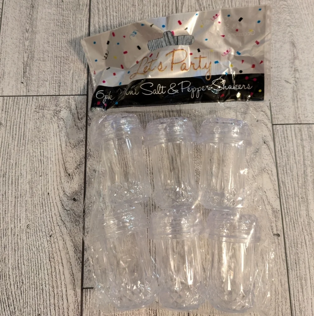 Clear Mini Salt & Pepper Shakers